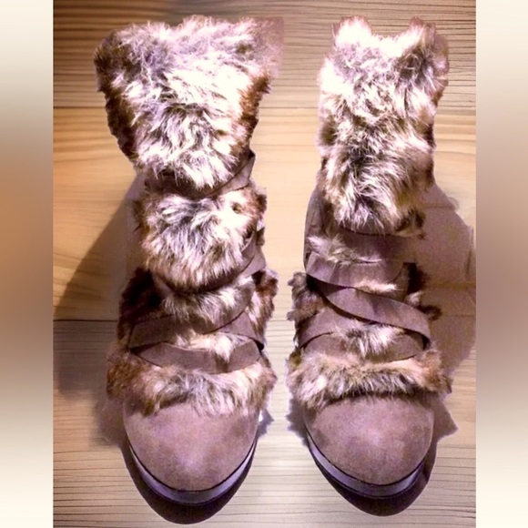 👢ELLE👢VEGAN FUR & SUEDE AROUND STRAPS 4.5” HIGH HEEL ANKLE BOOTS EUC💃 - Picture 5 of 15